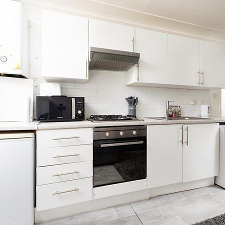 One Bedroom Apartment Opposite Brent Cross Station Londra Dış mekan fotoğraf